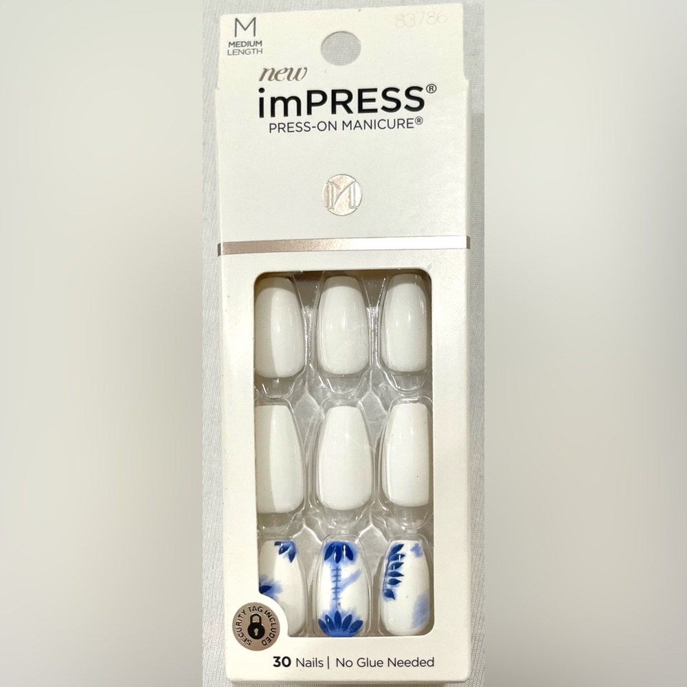 imPRESS Press-On Nails – White with Blue Floral Accent, Medium Length - 3 PACK - Picture 2 of 3